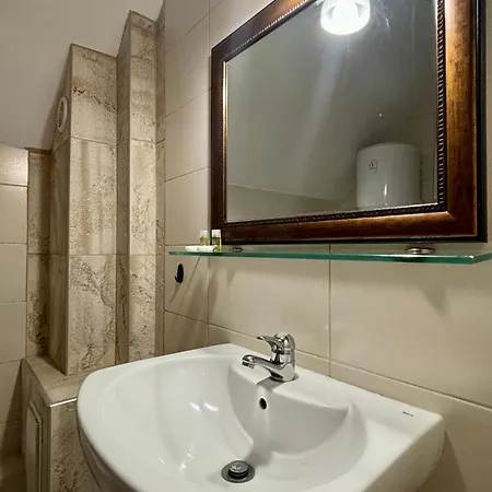 Urban Retreat - до община *