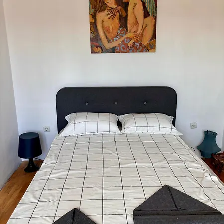 Urban Retreat - до община Apartment *